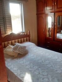 Apto com sacada, Enseada, 200m da praia