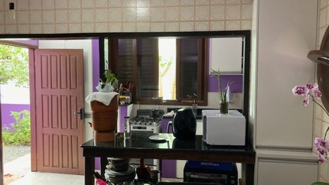 Excelente casa que contiene 1 suite con aire acondicionado, dos dormitorios más, WI-FI