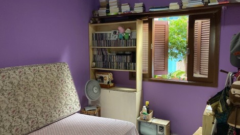 Excelente casa que contiene 1 suite con aire acondicionado, dos dormitorios más, WI-FI