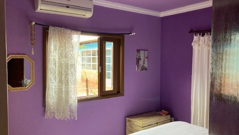 Excelente casa que contiene 1 suite con aire acondicionado, dos dormitorios más, WI-FI