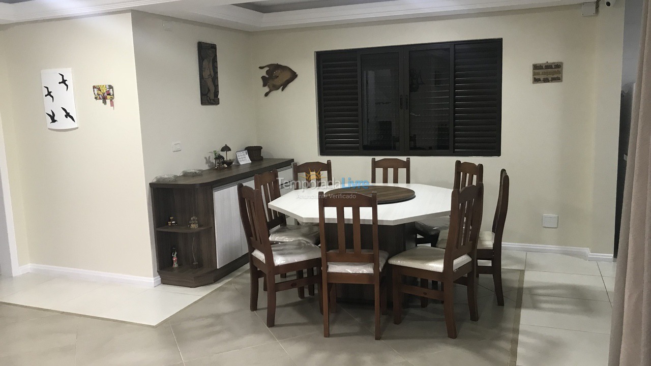 Casa para alquiler de vacaciones em Guaratuba (Barra do Saí)