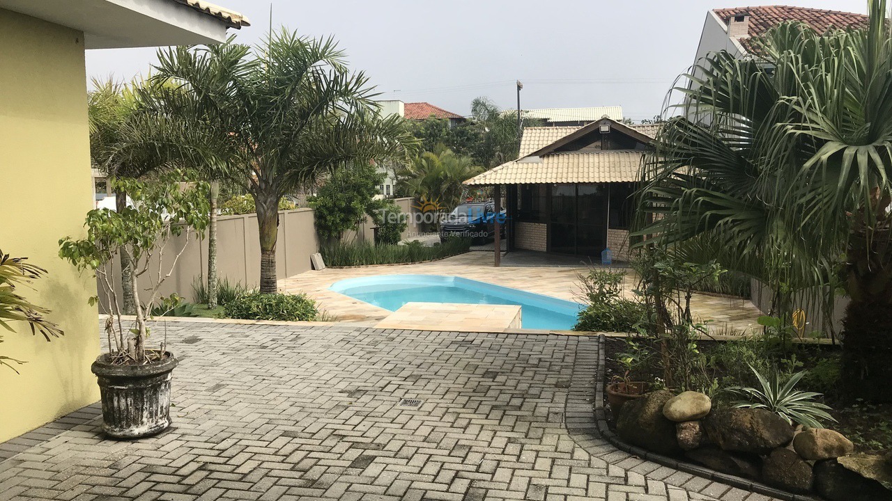 Casa para alquiler de vacaciones em Guaratuba (Barra do Saí)