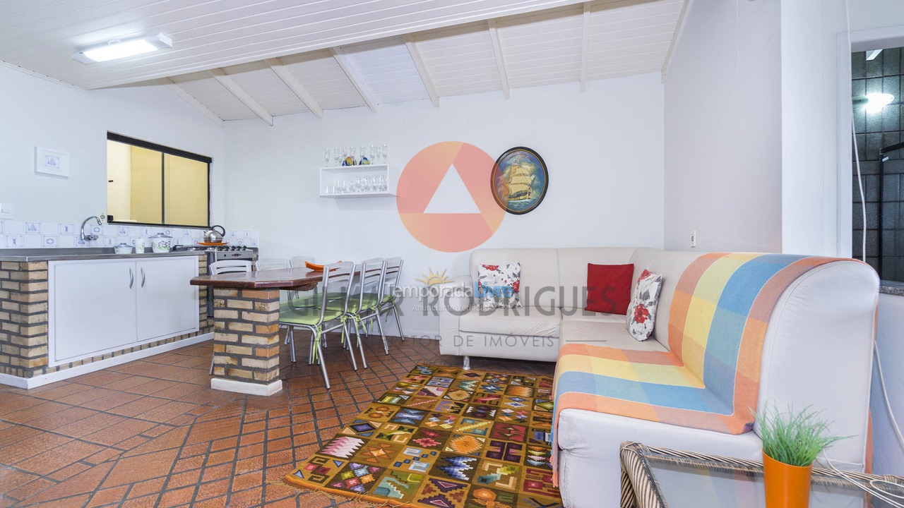 Casa para aluguel de temporada em Bombinhas (Canto Grande)