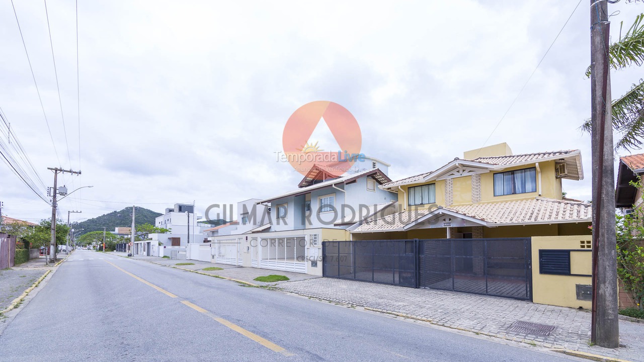 Casa para aluguel de temporada em Bombinhas (Canto Grande)