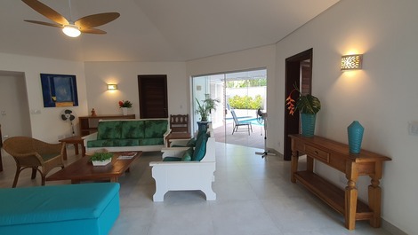Maravilhosa casa alto padrão a apenas 120 metros da praia da Enseada