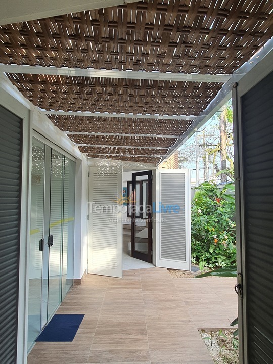 Casa para aluguel de temporada em Guarujá (Enseada)