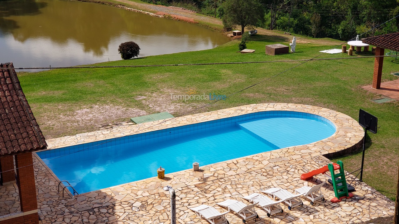 Ranch for vacation rental in Juquitiba (Para Os Amantes de Pescaria)