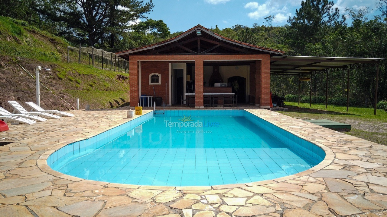 Ranch for vacation rental in Juquitiba (Para Os Amantes de Pescaria)