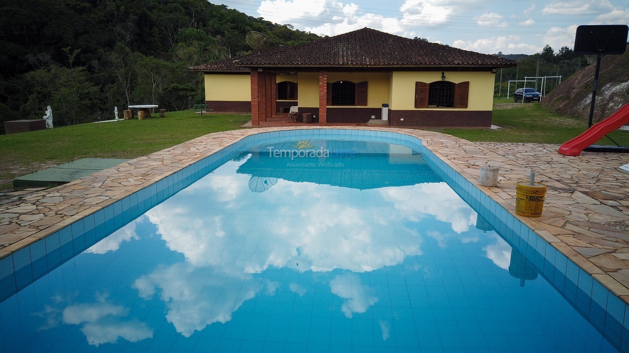 Ranch for vacation rental in Juquitiba (Para Os Amantes de Pescaria)