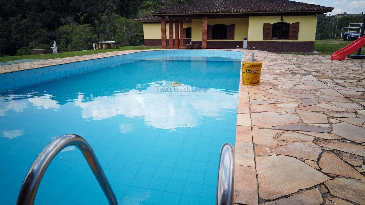 Ranch for vacation rental in Juquitiba (Para Os Amantes de Pescaria)