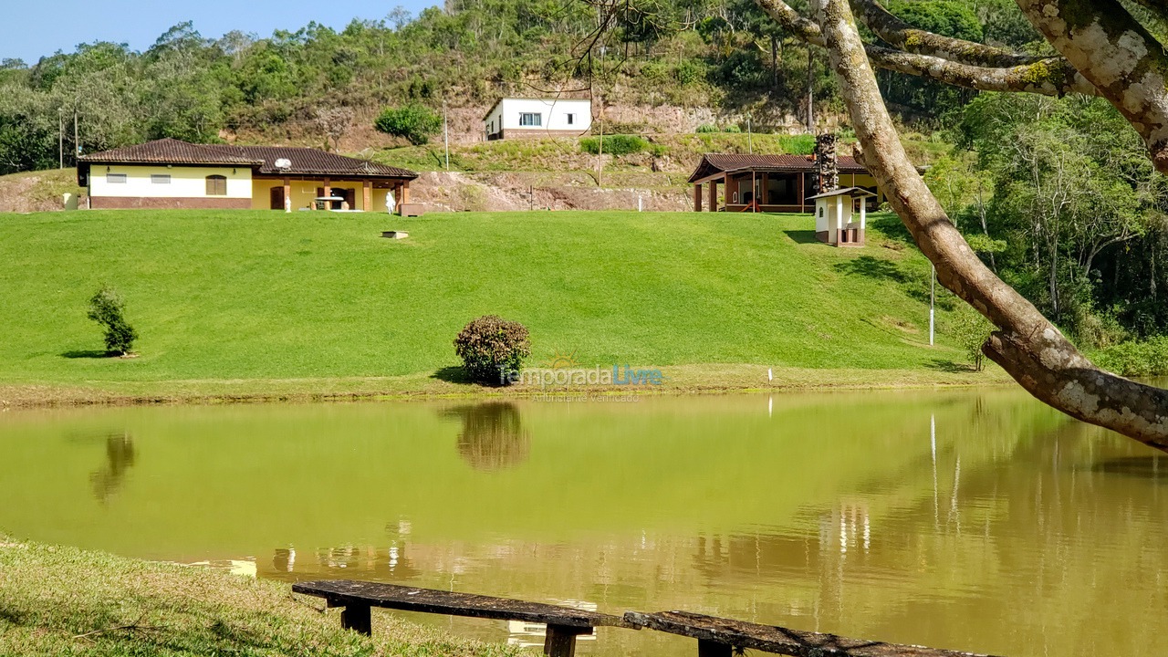 Ranch for vacation rental in Juquitiba (Para Os Amantes de Pescaria)