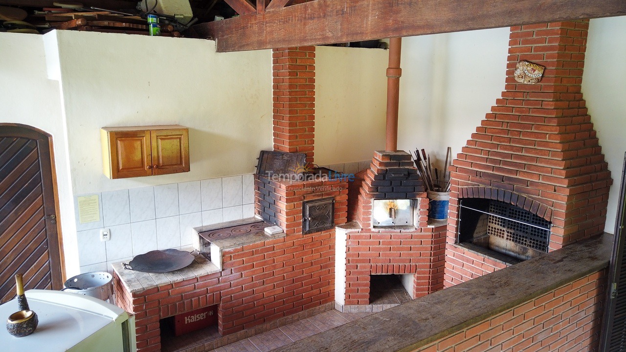 Ranch for vacation rental in Juquitiba (Para Os Amantes de Pescaria)