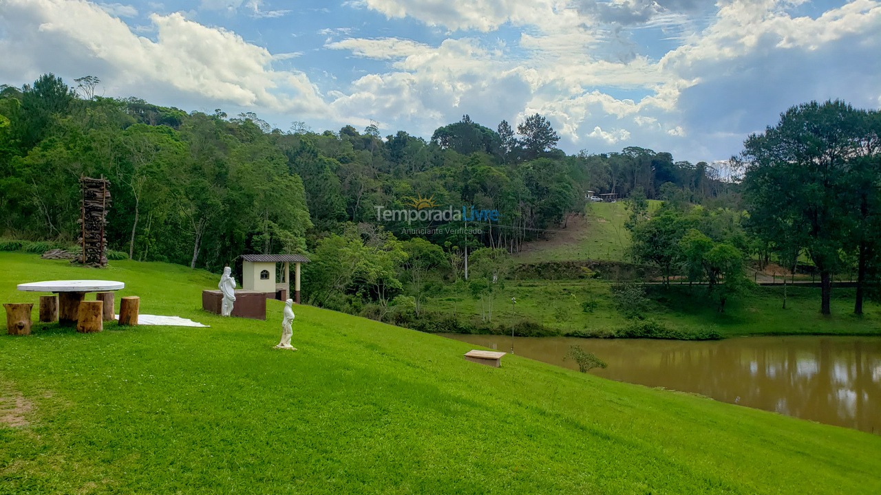 Ranch for vacation rental in Juquitiba (Para Os Amantes de Pescaria)