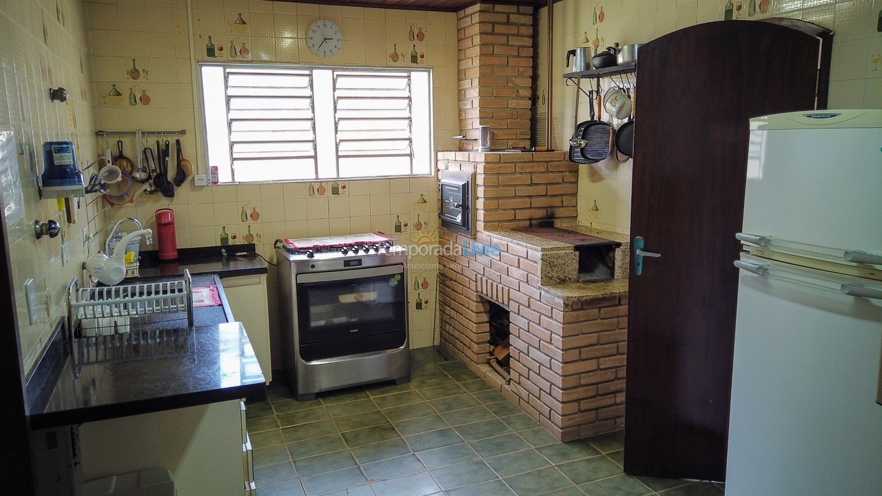 Ranch for vacation rental in Juquitiba (Para Os Amantes de Pescaria)