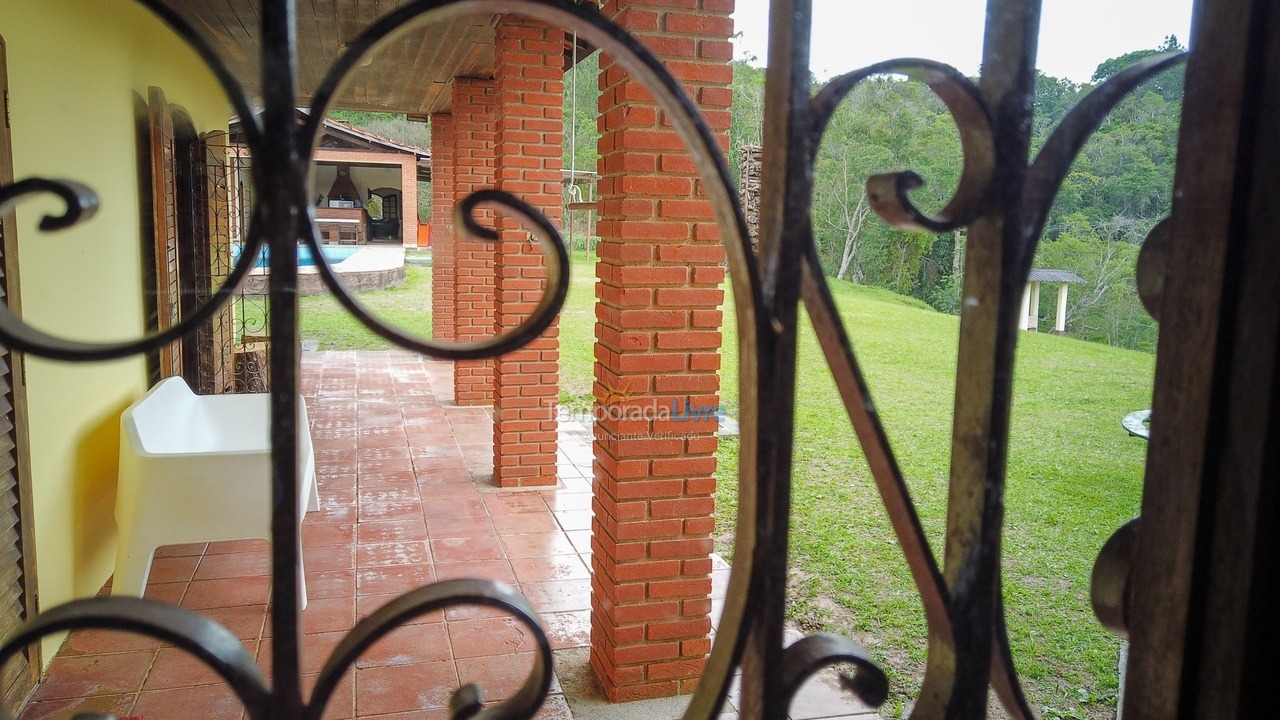 Ranch for vacation rental in Juquitiba (Para Os Amantes de Pescaria)