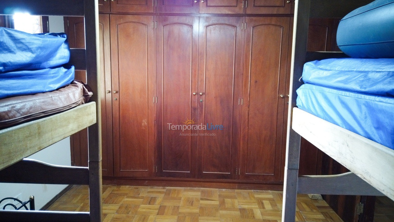 Ranch for vacation rental in Juquitiba (Para Os Amantes de Pescaria)