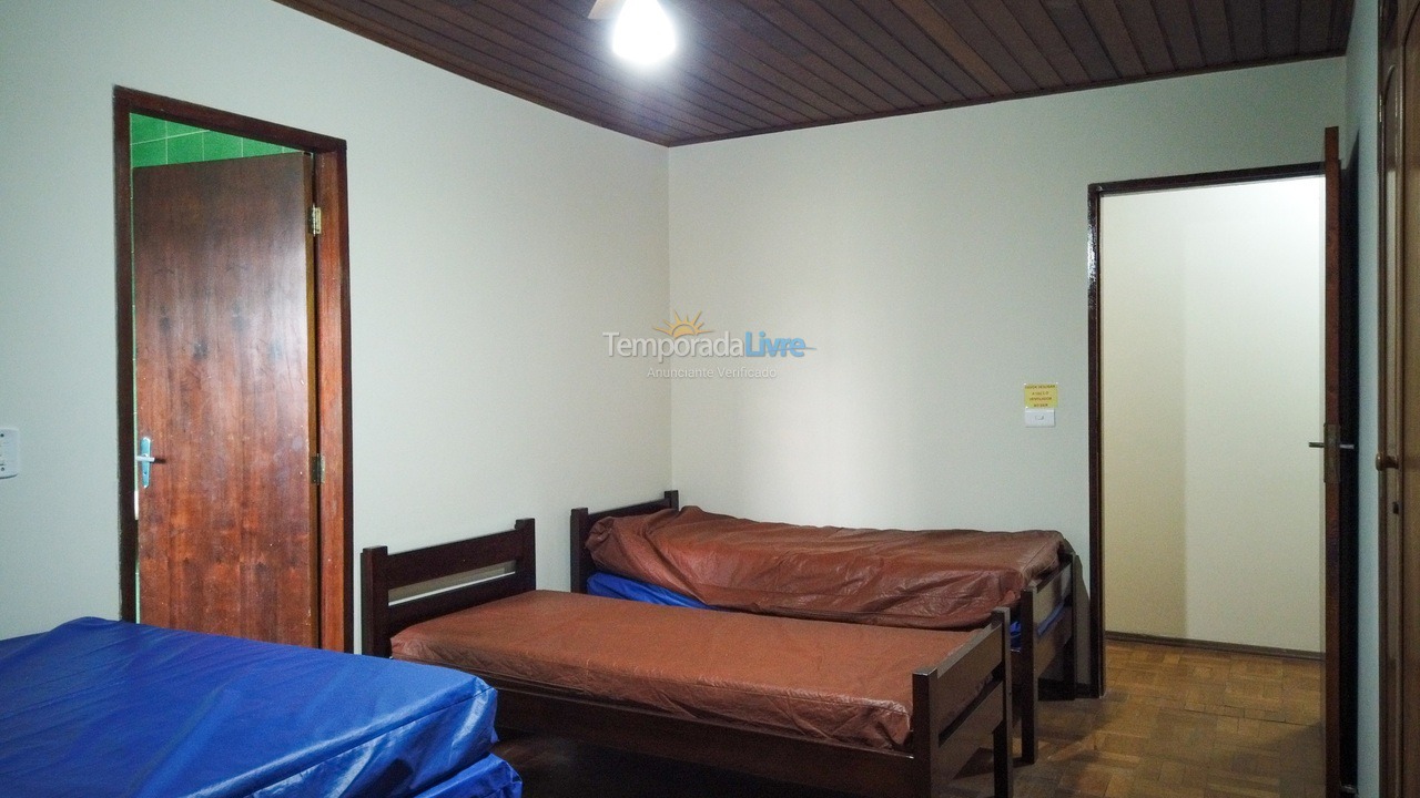 Ranch for vacation rental in Juquitiba (Para Os Amantes de Pescaria)