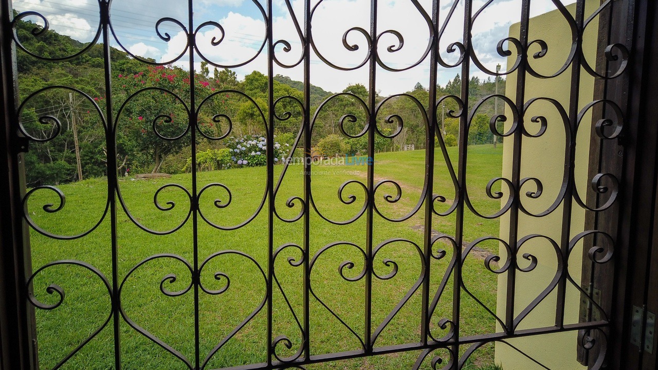 Ranch for vacation rental in Juquitiba (Para Os Amantes de Pescaria)