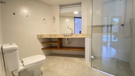 Praia da Enseada Hermosa casa a 100 metros de la playa con 4 suites para 20 personas