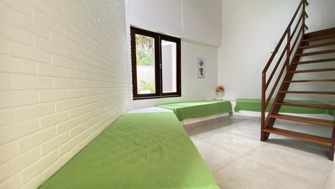 Praia da Enseada Hermosa casa a 100 metros de la playa con 4 suites para 20 personas