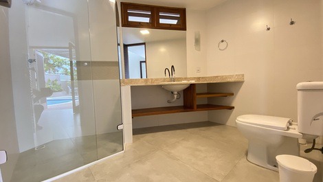 Praia da Enseada Hermosa casa a 100 metros de la playa con 4 suites para 20 personas