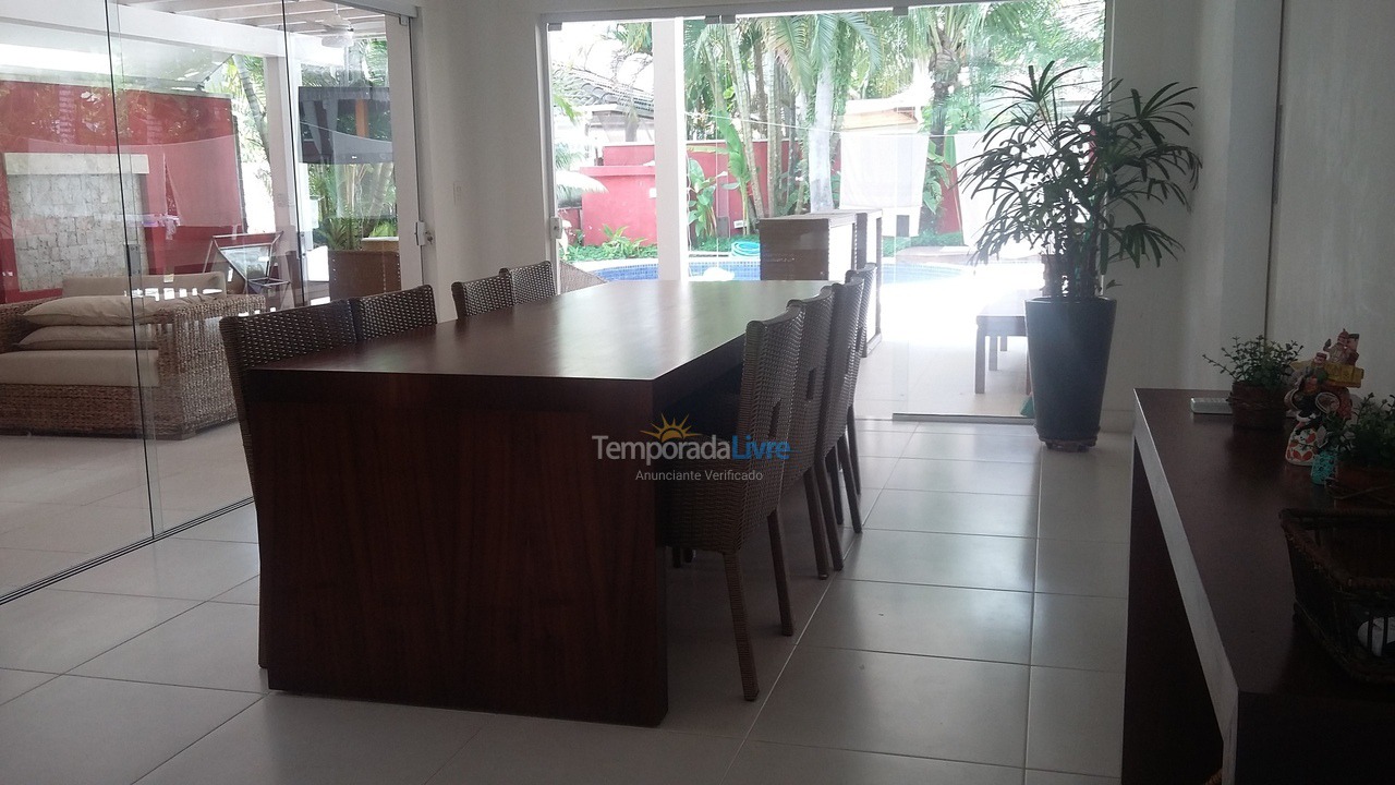 Casa para alquiler de vacaciones em São Sebastião (Praia da Baleia)