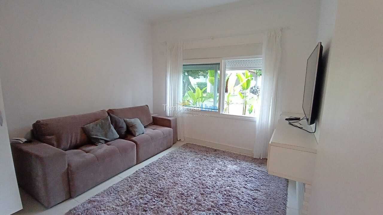 Casa para alquiler de vacaciones em São Sebastião (Praia da Baleia)