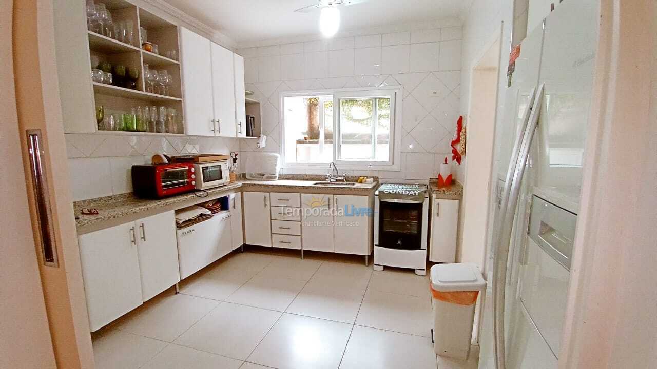 Casa para alquiler de vacaciones em São Sebastião (Praia da Baleia)