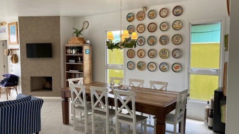 Excelente casa adosada, 3 suites con AC, WI-FI, parrillero,