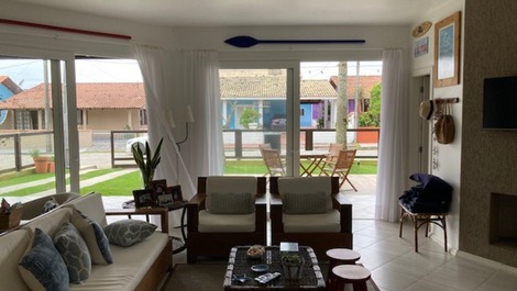 Excelente casa adosada, 3 suites con AC, WI-FI, parrillero,