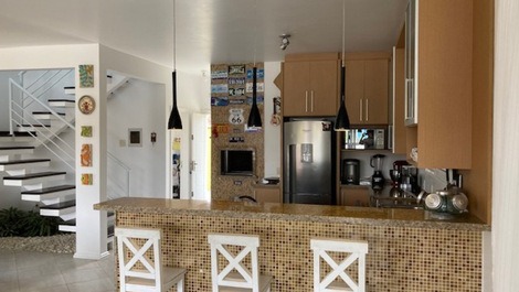 Excelente casa adosada, 3 suites con AC, WI-FI, parrillero,