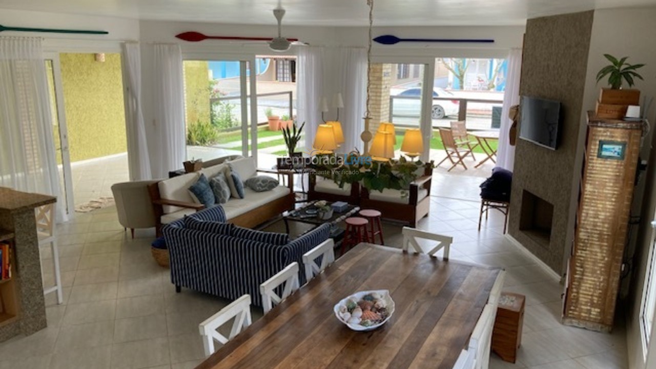 Casa para alquiler de vacaciones em São Francisco do Sul (Praia Grande)