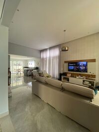 Linda casa com piscina em São Roque