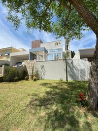 Linda casa com piscina em São Roque