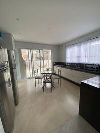 Linda casa com piscina em São Roque