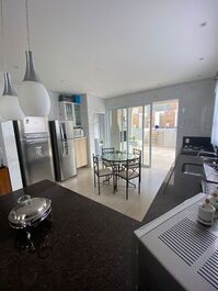 Linda casa com piscina em São Roque