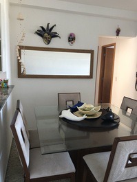 Apartamento com piscina e vista para o mar