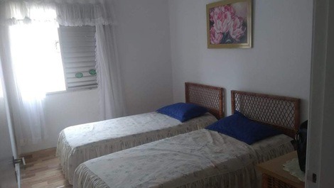 Aluga apto praia Enseada Guarujá. Ótima localização..