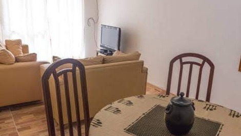 Aluga apto praia Enseada Guarujá. Ótima localização..