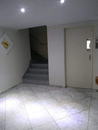 Aluga apto praia Enseada Guarujá. Ótima localização..