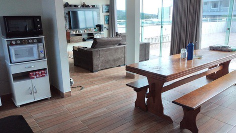 Great house overlooking the beach and overlooking the island of Florianópolis, capital of Santa Catarina