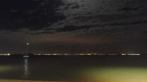 Great house overlooking the beach and overlooking the island of Florianópolis, capital of Santa Catarina