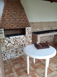 Churrasqueira com acessórios! 