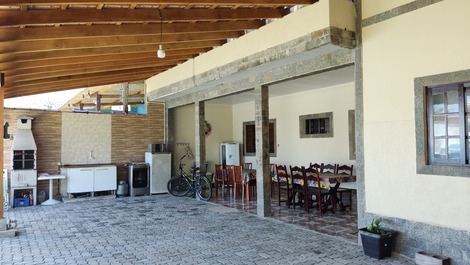 Sobrado amplo em São Sebastião