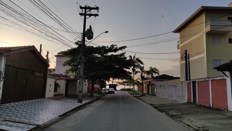 Casa a 120 metros da praia.