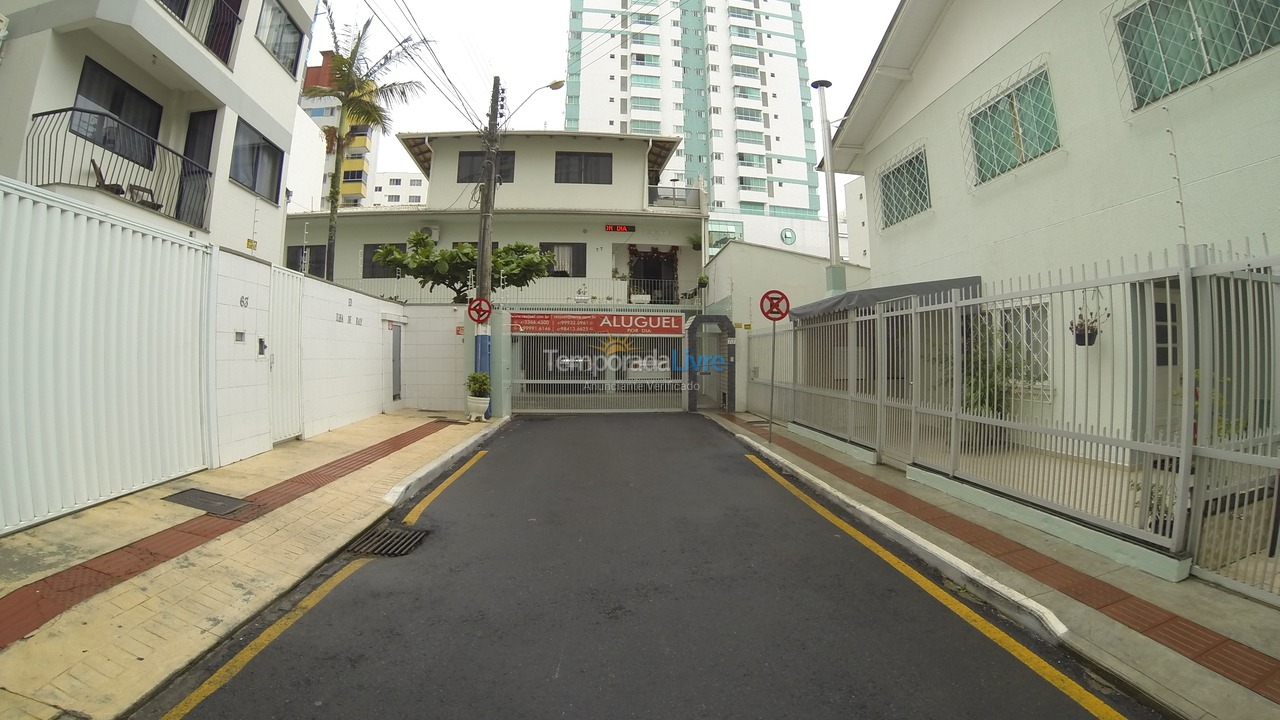 Apartamento para aluguel de temporada em Balneário Camboriú (Praia Central)