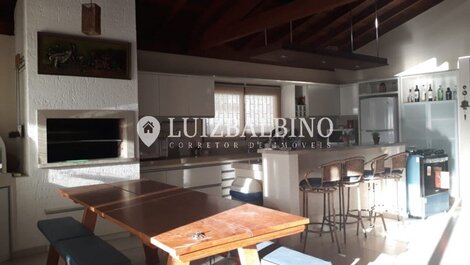 Casa com piscina frente mar!