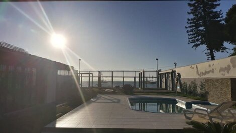 Casa com piscina frente mar!