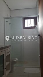 Casa com piscina frente mar!