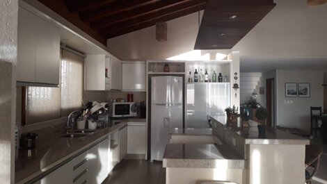 Casa com piscina frente mar!